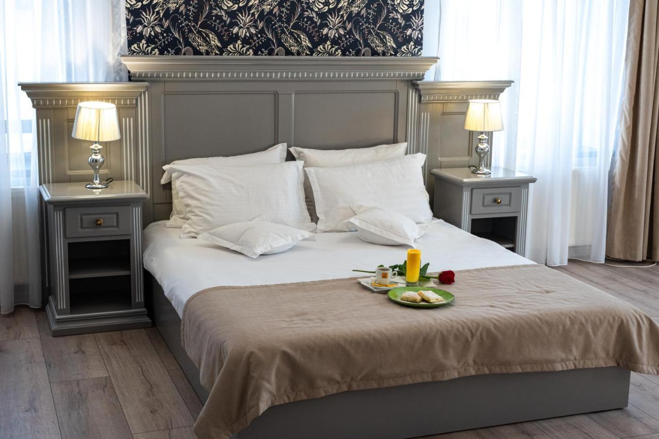 Carul Din Stele Hotel Cotofenii din Fata Ngoại thất bức ảnh