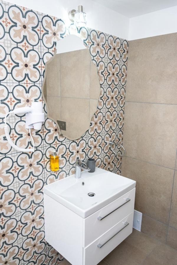 Carul Din Stele Hotel Cotofenii din Fata Ngoại thất bức ảnh