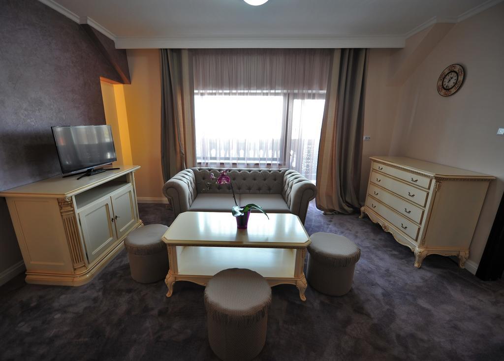 Carul Din Stele Hotel Cotofenii din Fata Ngoại thất bức ảnh