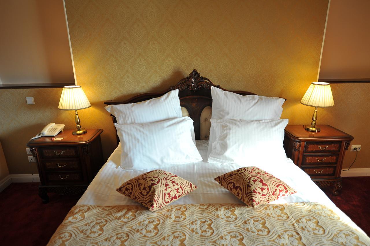 Carul Din Stele Hotel Cotofenii din Fata Ngoại thất bức ảnh